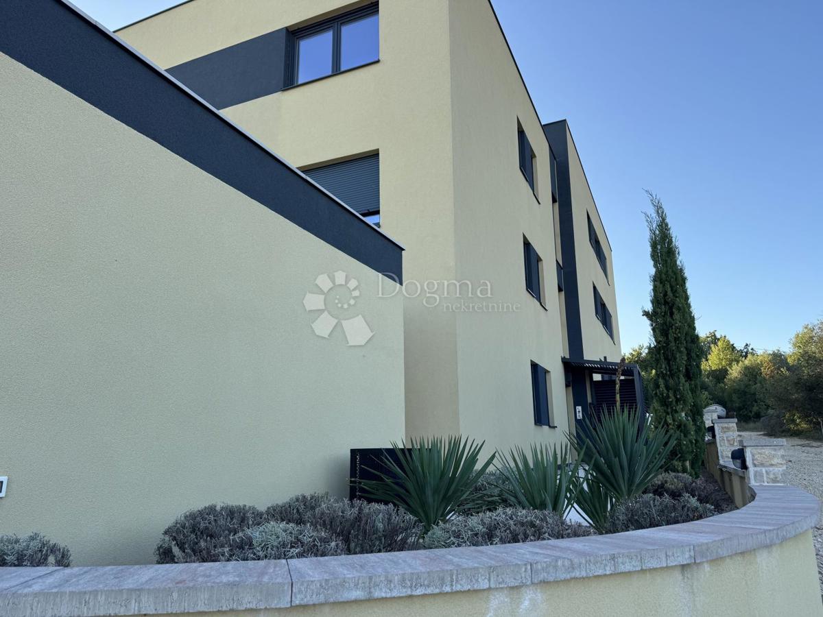 Stanovanje Maslenica, Jasenice, 107m2