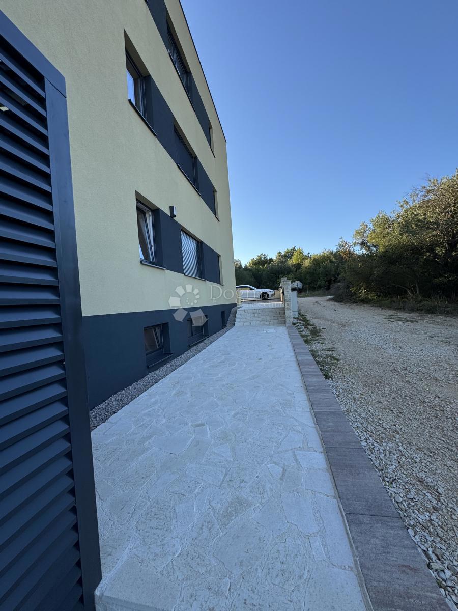 Stanovanje Maslenica, Jasenice, 107m2