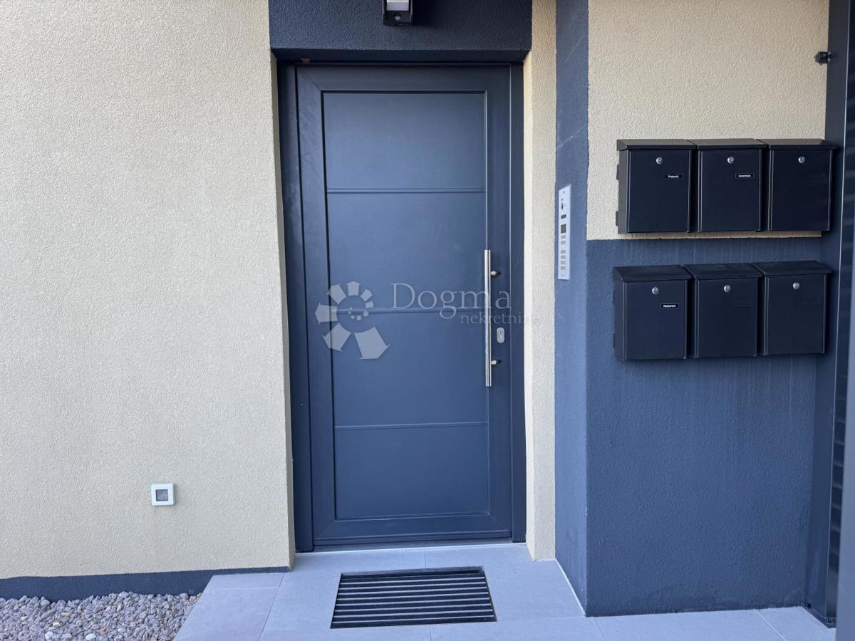 Stanovanje Maslenica, Jasenice, 107m2