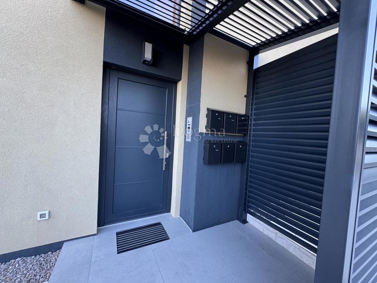 Stanovanje Maslenica, Jasenice, 107m2