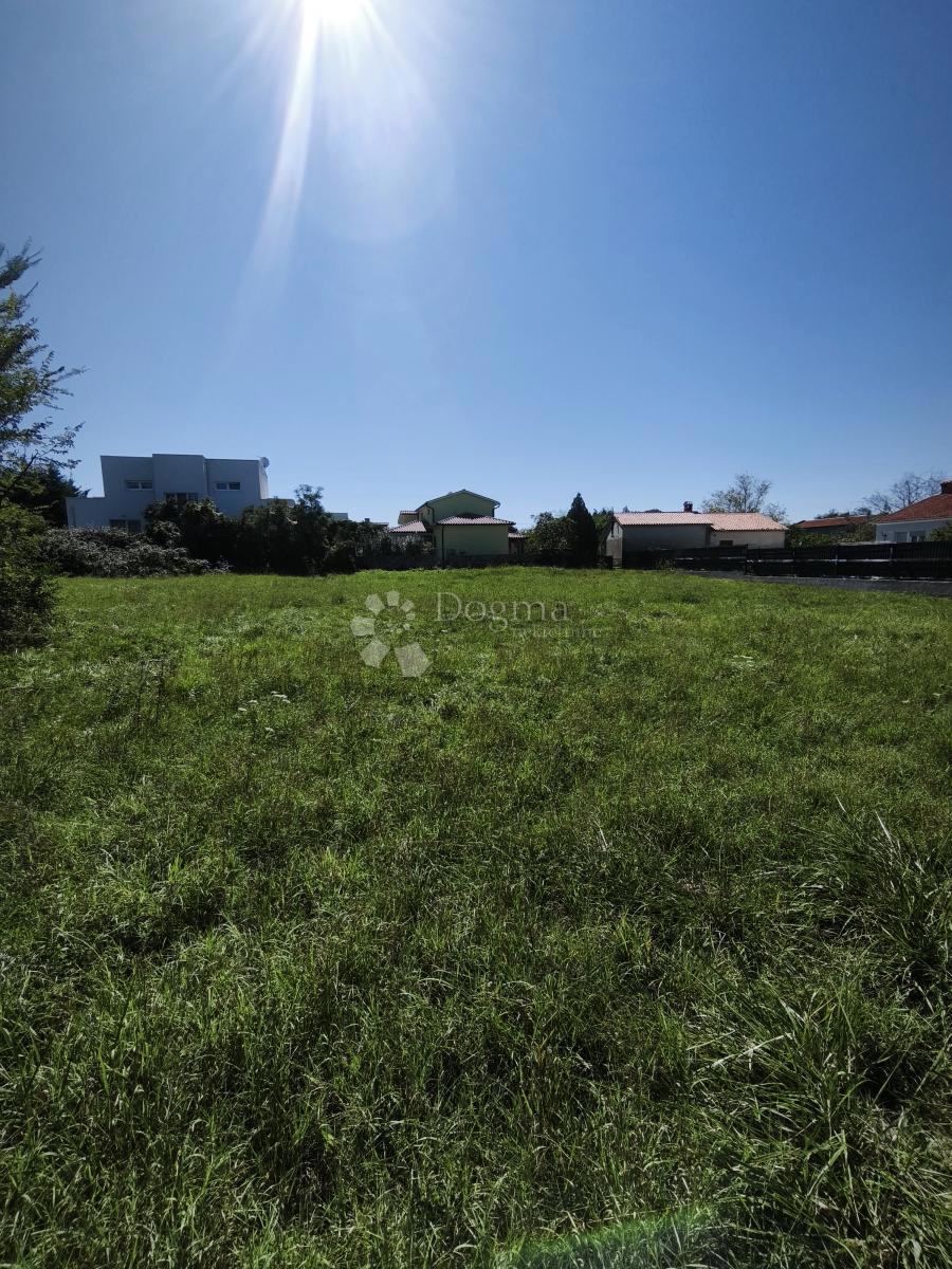 Zazidljivo zemljišče Labin, 907m2