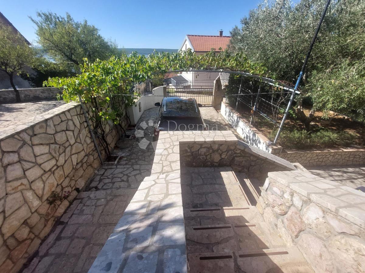 Hiša Maslenica, Jasenice, 92m2