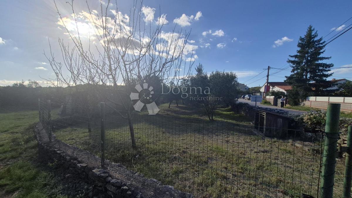 Zazidljivo zemljišče Peruški, Marčana, 493m2