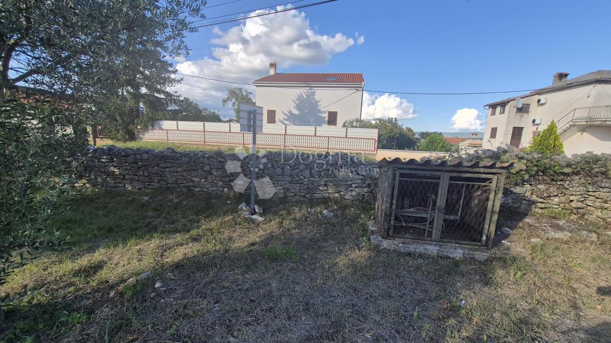 Zazidljivo zemljišče Peruški, Marčana, 493m2