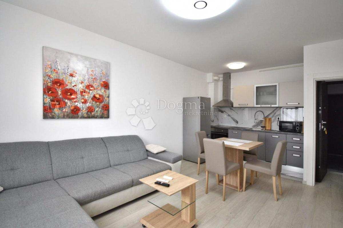 Stanovanje Centar, Pula, 55m2