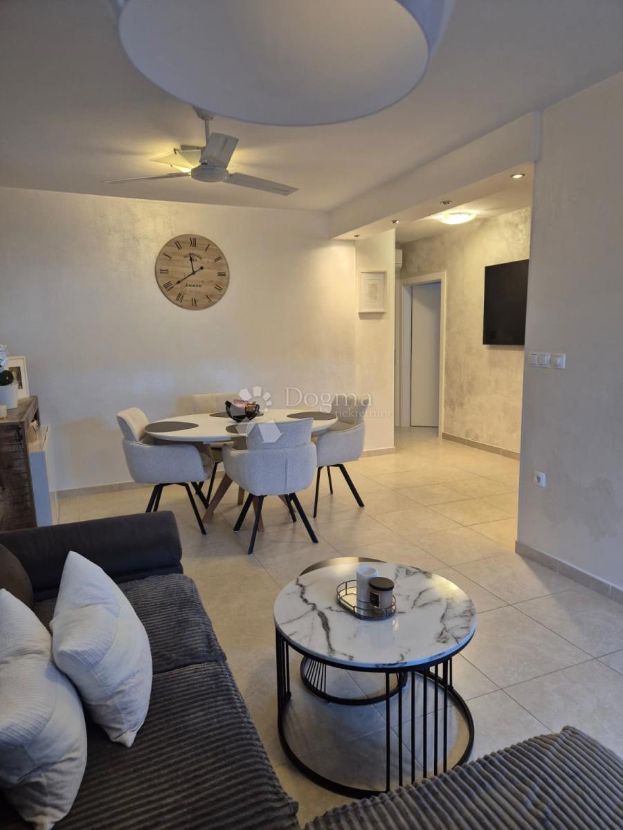 Stanovanje Okrug Gornji, Okrug, 58,50m2