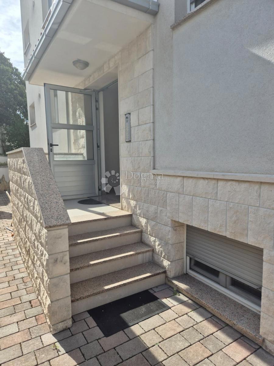 Stanovanje Okrug Gornji, Okrug, 58,50m2