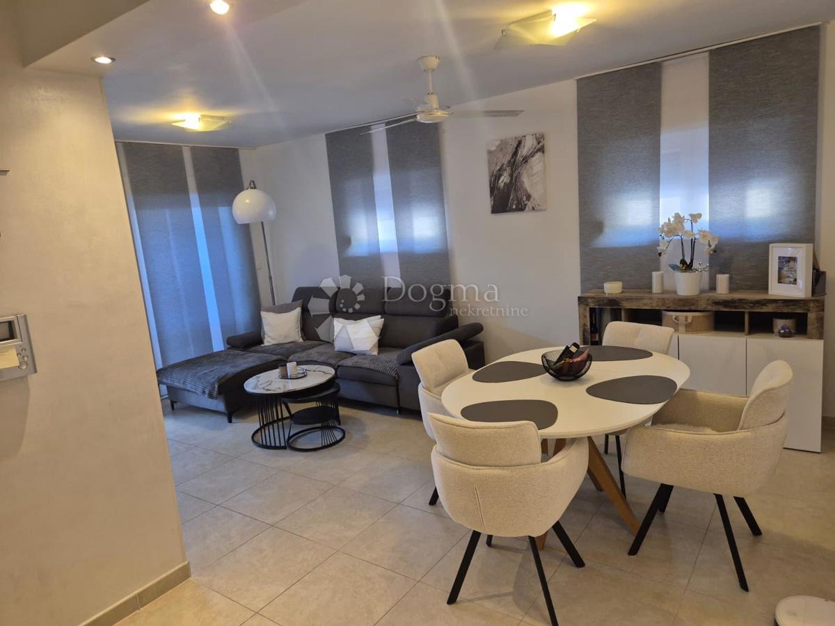 Stanovanje Okrug Gornji, Okrug, 58,50m2