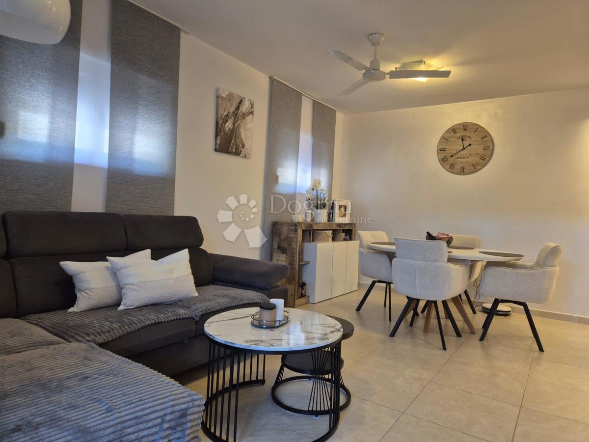 Stanovanje Okrug Gornji, Okrug, 58,50m2