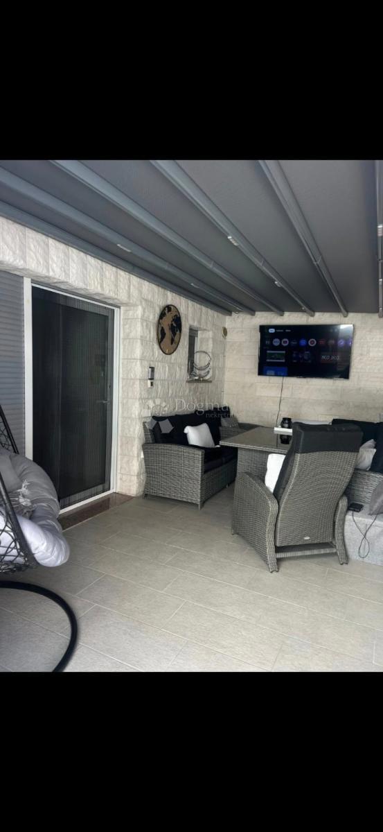 Stanovanje Okrug Gornji, Okrug, 58,50m2