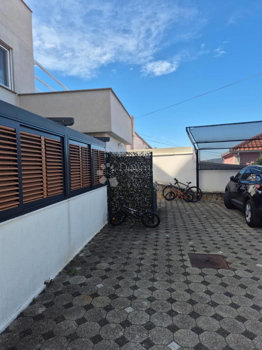 Stanovanje Okrug Gornji, Okrug, 58,50m2