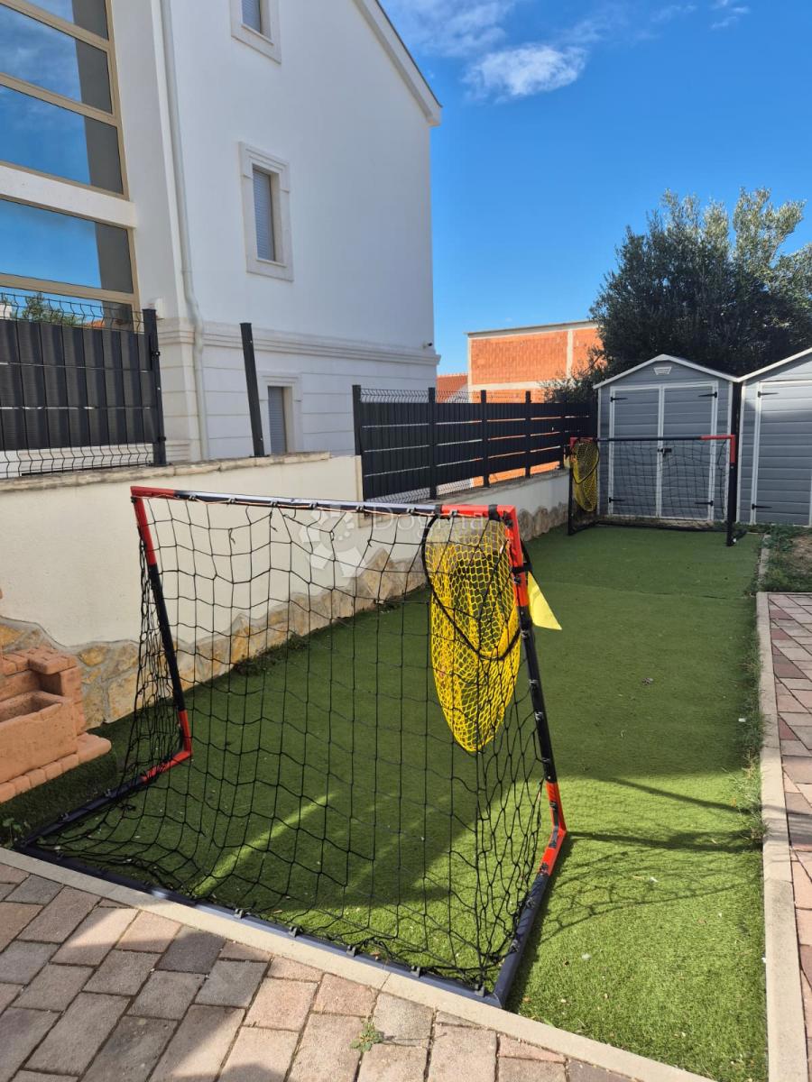 Stanovanje Okrug Gornji, Okrug, 58,50m2