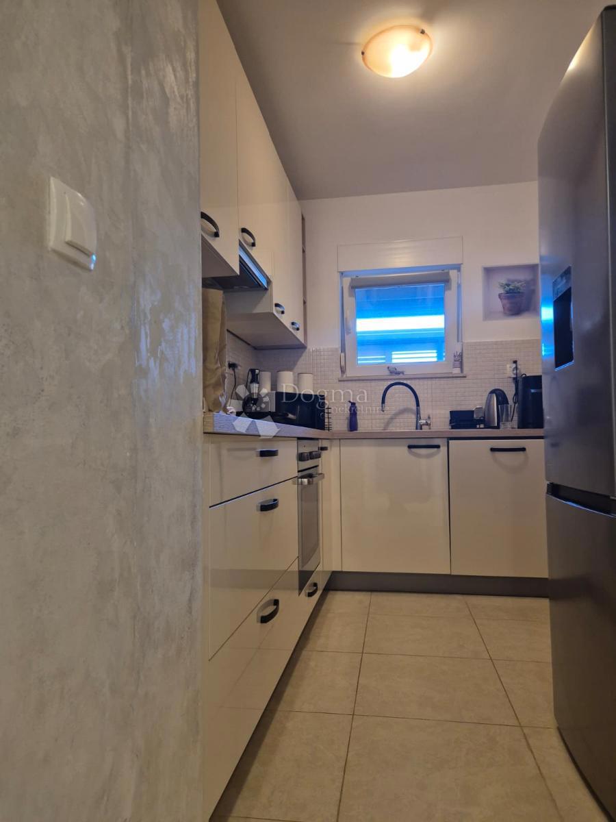 Stanovanje Okrug Gornji, Okrug, 58,50m2