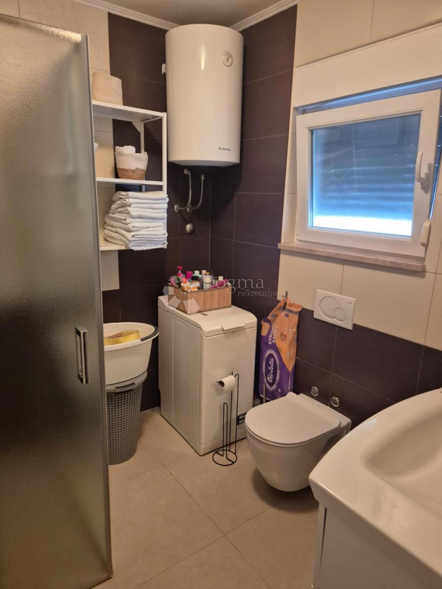 Stanovanje Okrug Gornji, Okrug, 58,50m2