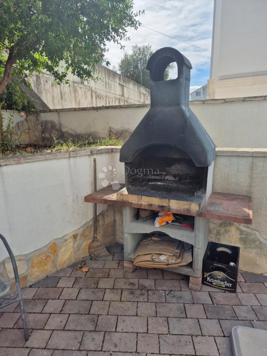 Stanovanje Okrug Gornji, Okrug, 58,50m2