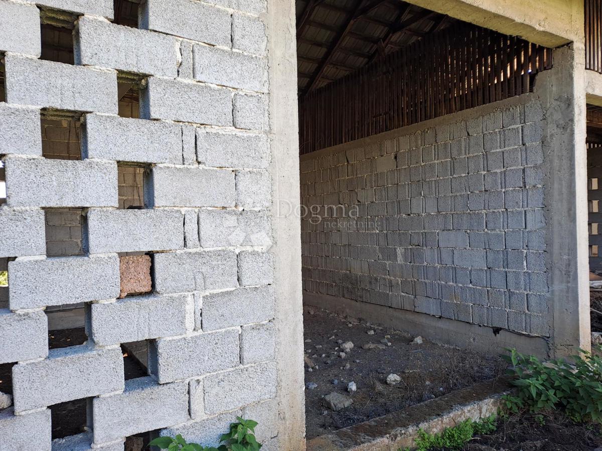 Hiša Pješčanica, Gvozd, 180m2