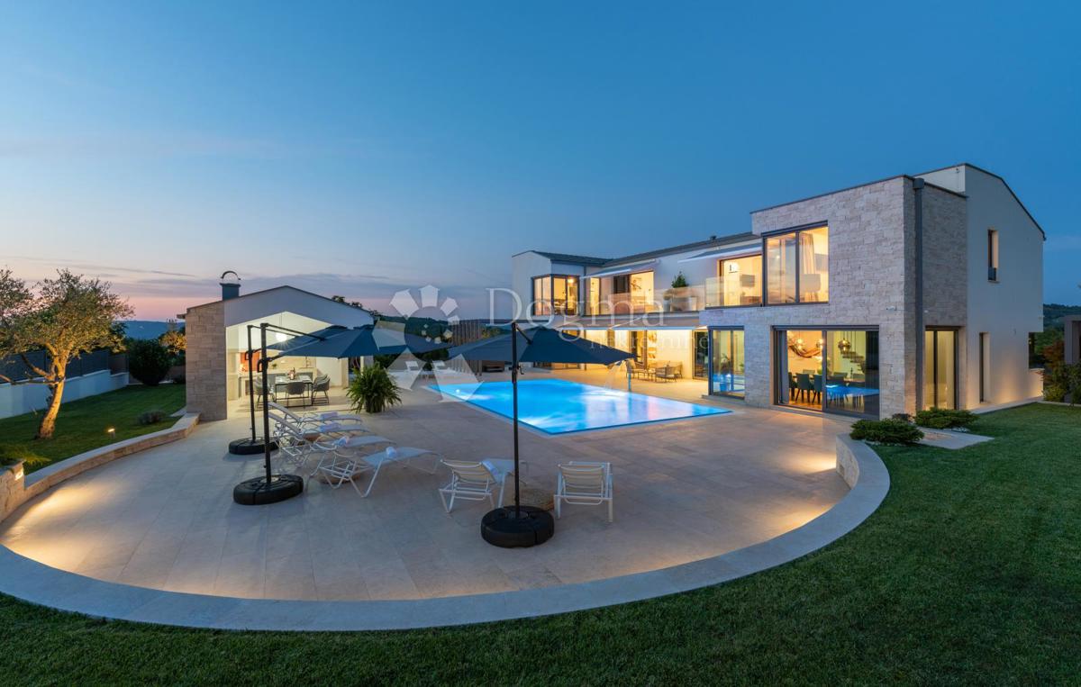 Hiša Karojba, 357m2