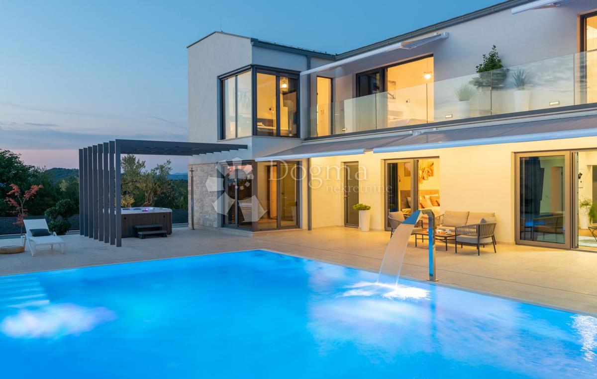 Hiša Karojba, 357m2