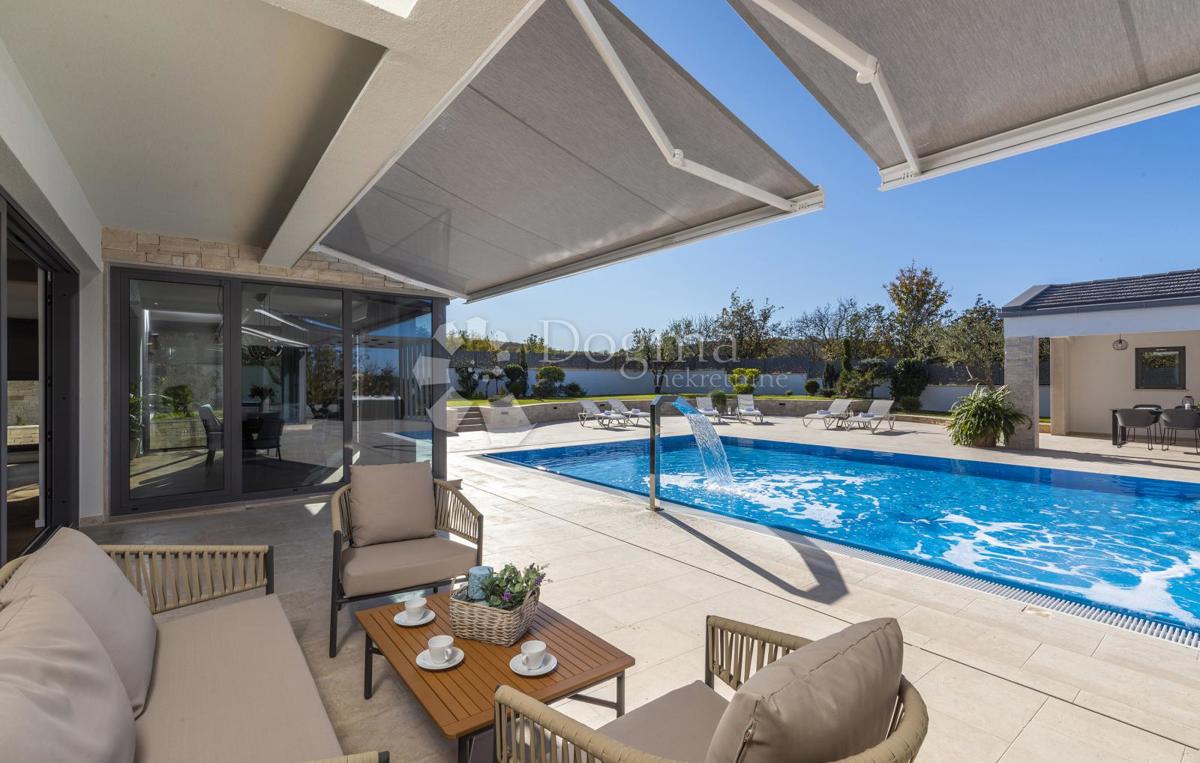 Hiša Karojba, 357m2