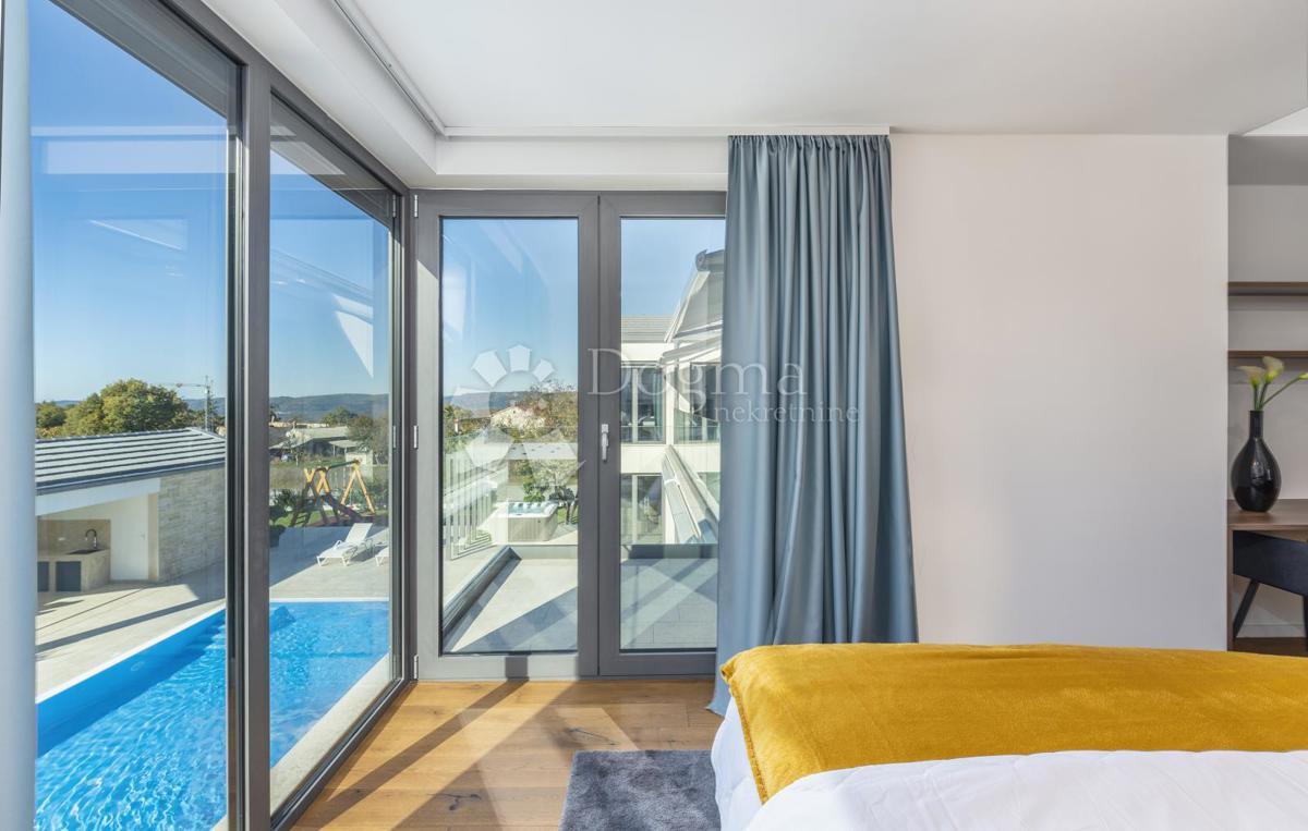 Hiša Karojba, 357m2