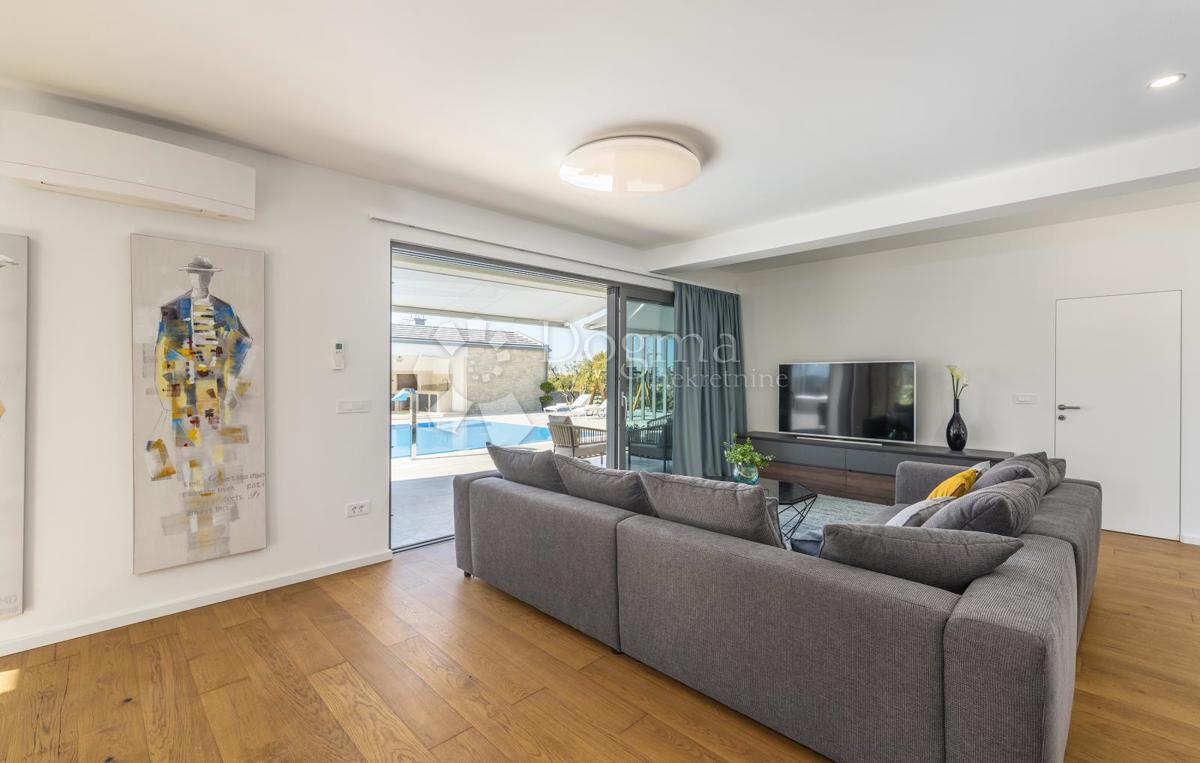 Hiša Karojba, 357m2