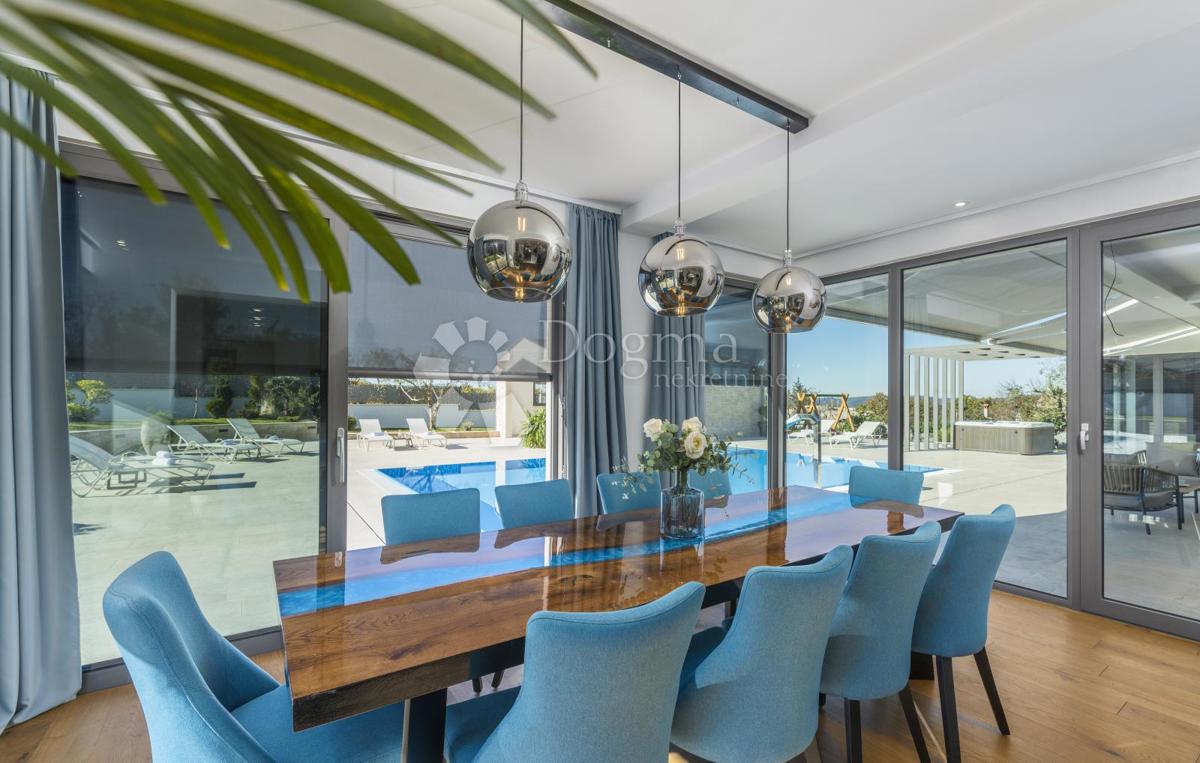 Hiša Karojba, 357m2