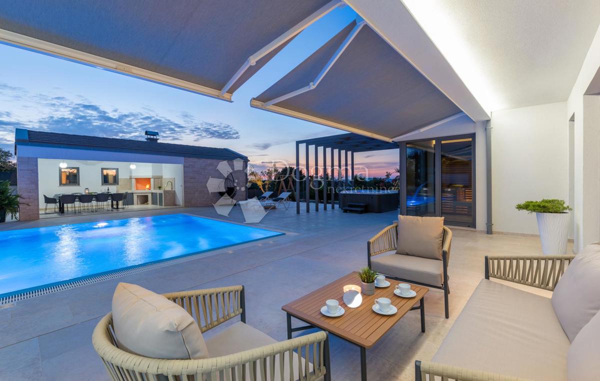 Hiša Karojba, 357m2