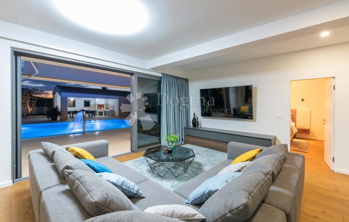 Hiša Karojba, 357m2