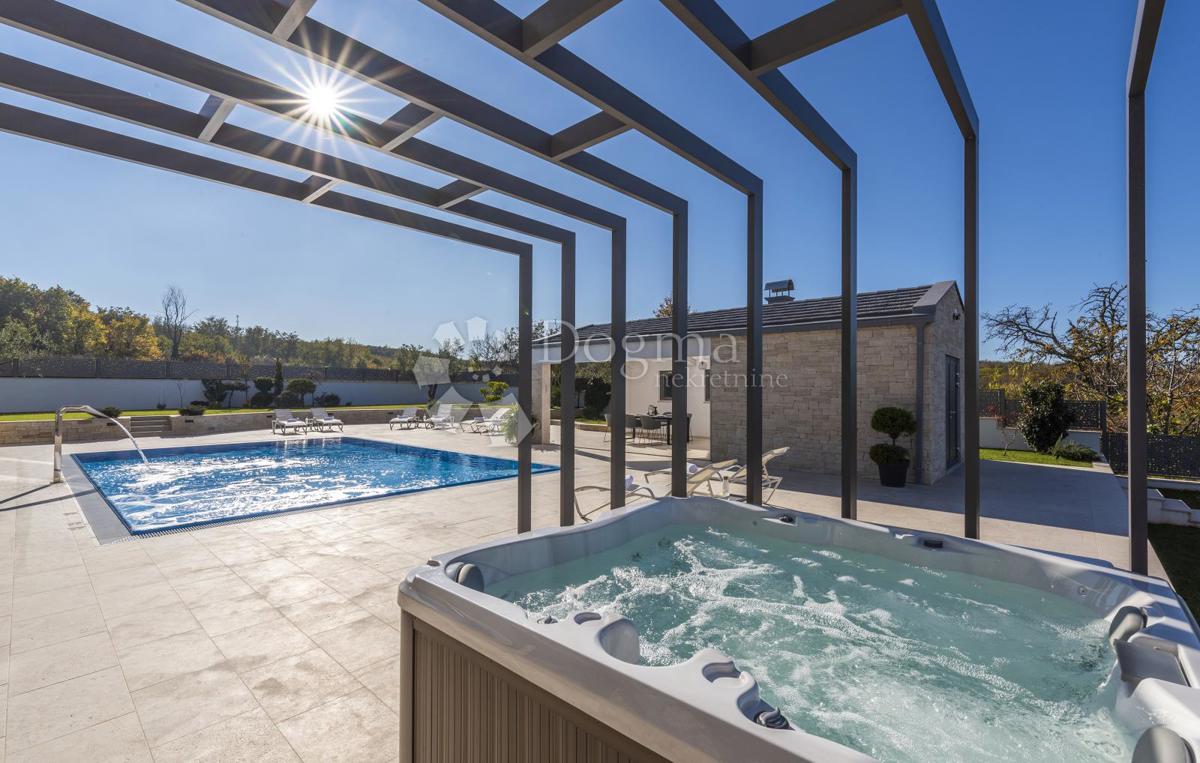 Hiša Karojba, 357m2