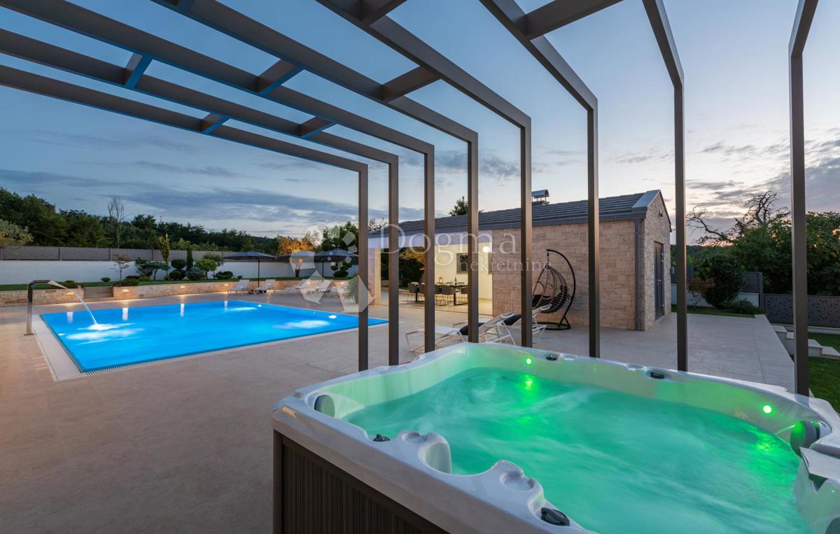 Hiša Karojba, 357m2