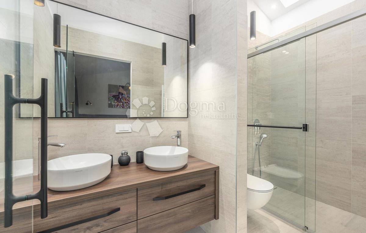 Hiša Karojba, 357m2