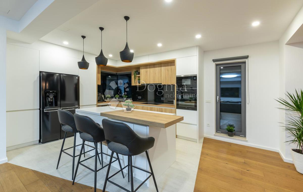 Hiša Karojba, 357m2