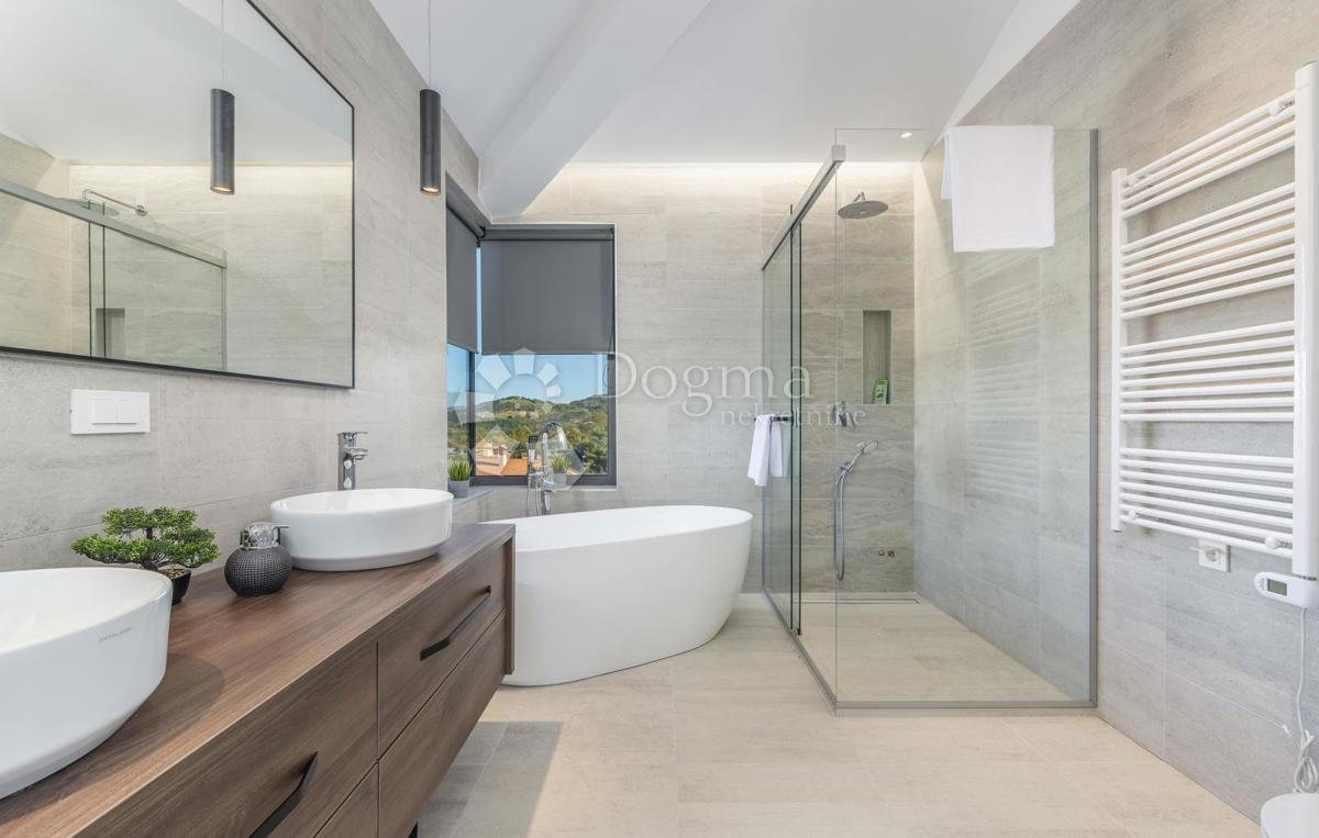 Hiša Karojba, 357m2