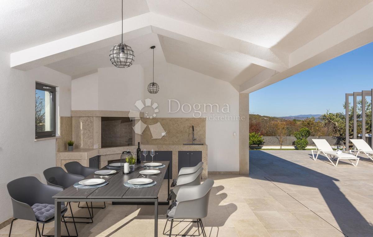 Hiša Karojba, 357m2