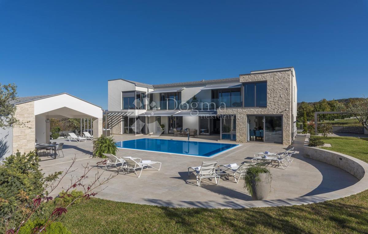 Hiša Karojba, 357m2