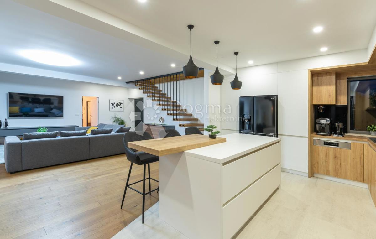 Hiša Karojba, 357m2