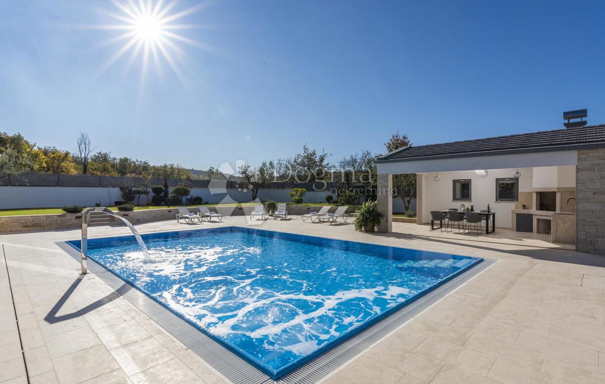 Hiša Karojba, 357m2