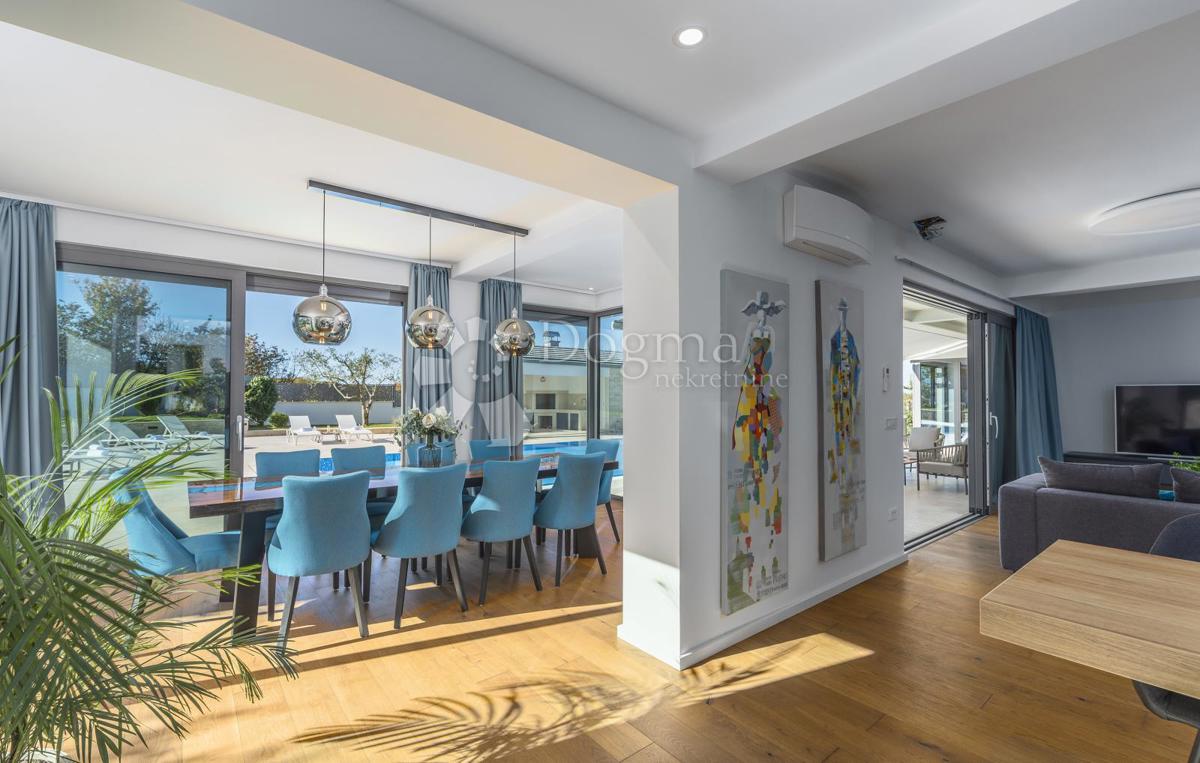 Hiša Karojba, 357m2