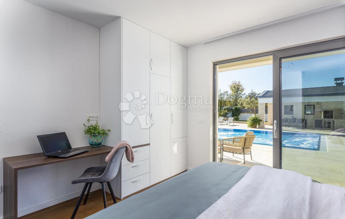 Hiša Karojba, 357m2