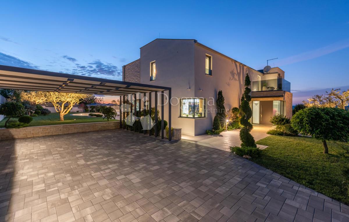 Hiša Karojba, 357m2