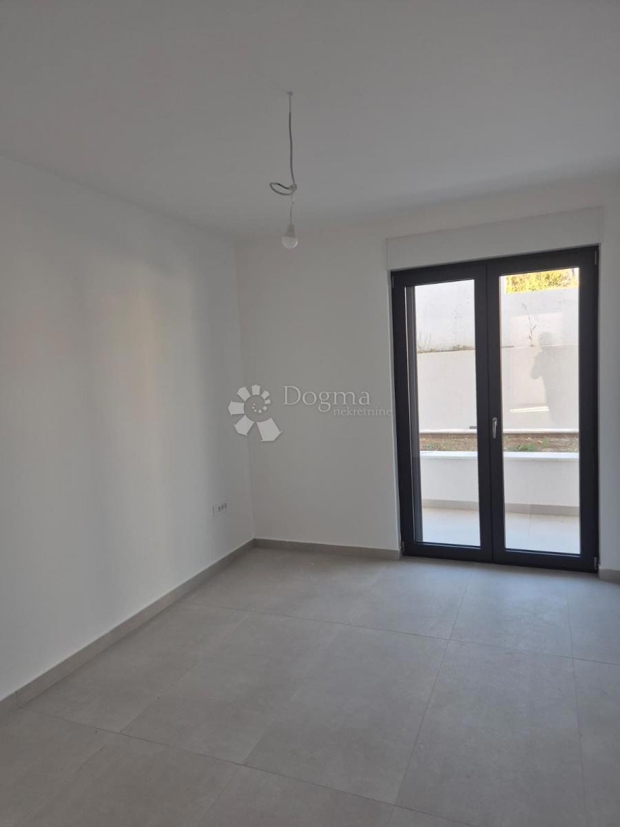 Stanovanje Okrug Gornji, Okrug, 94,03m2 