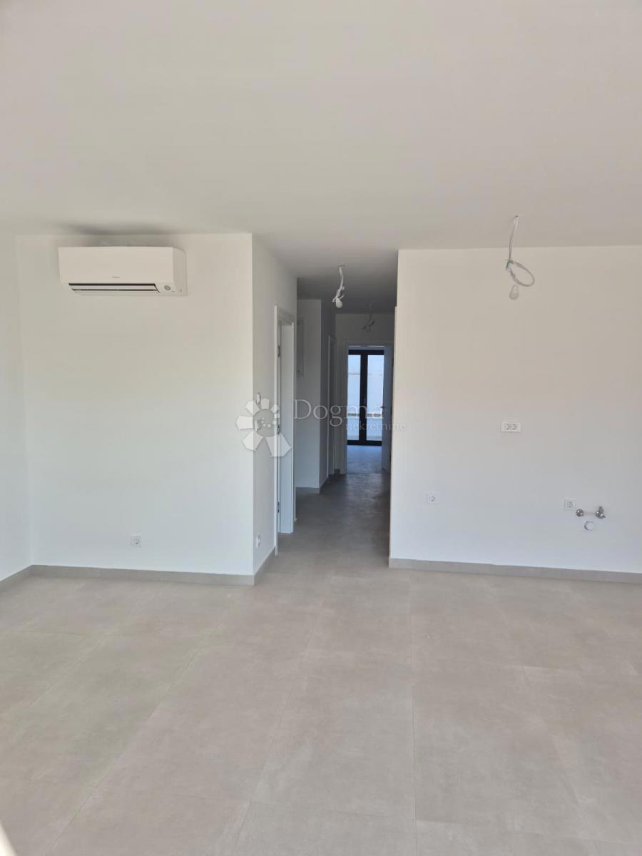 Stanovanje Okrug Gornji, Okrug, 94,03m2 