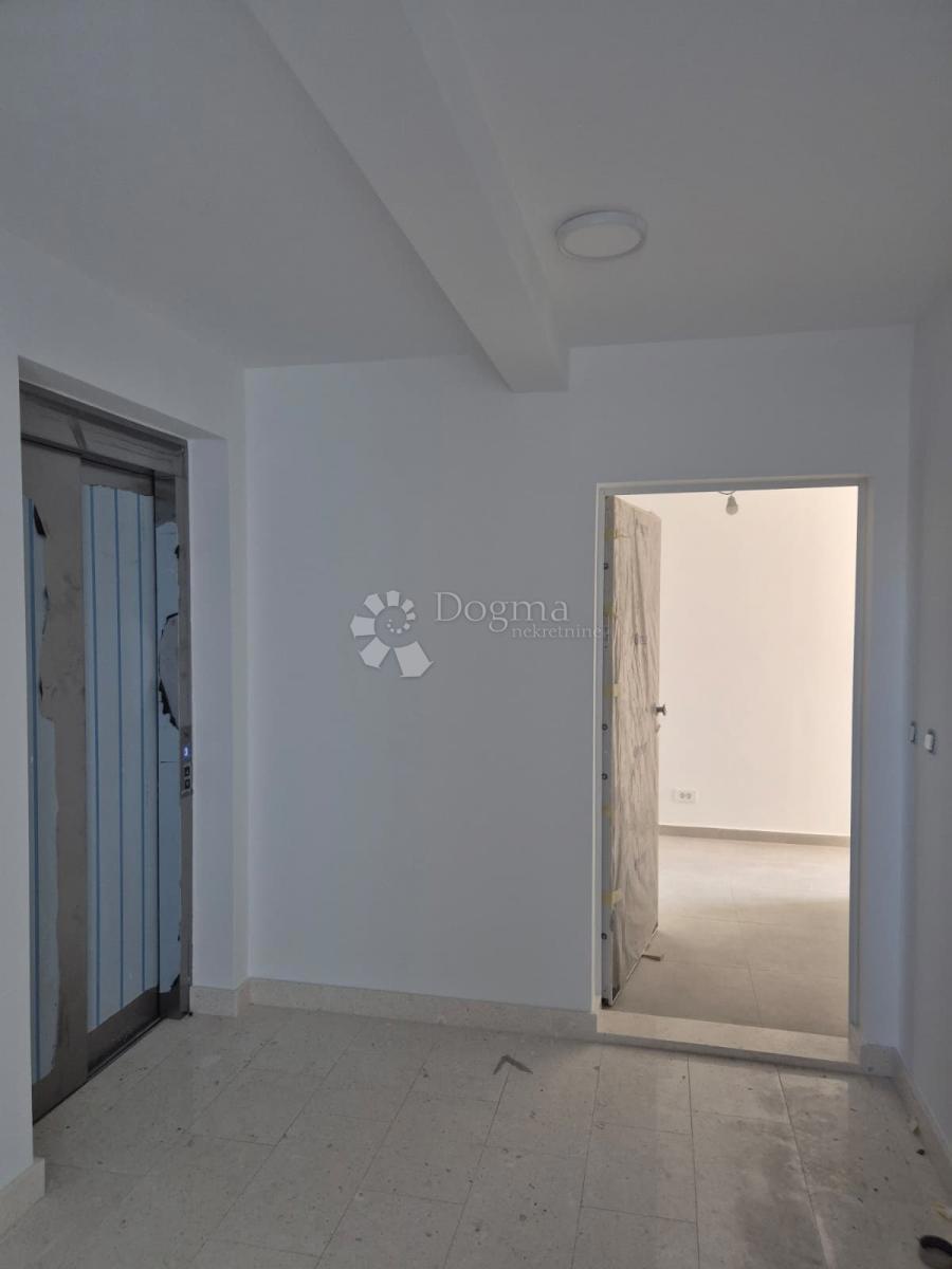 Stanovanje Okrug Gornji, Okrug, 94,03m2 