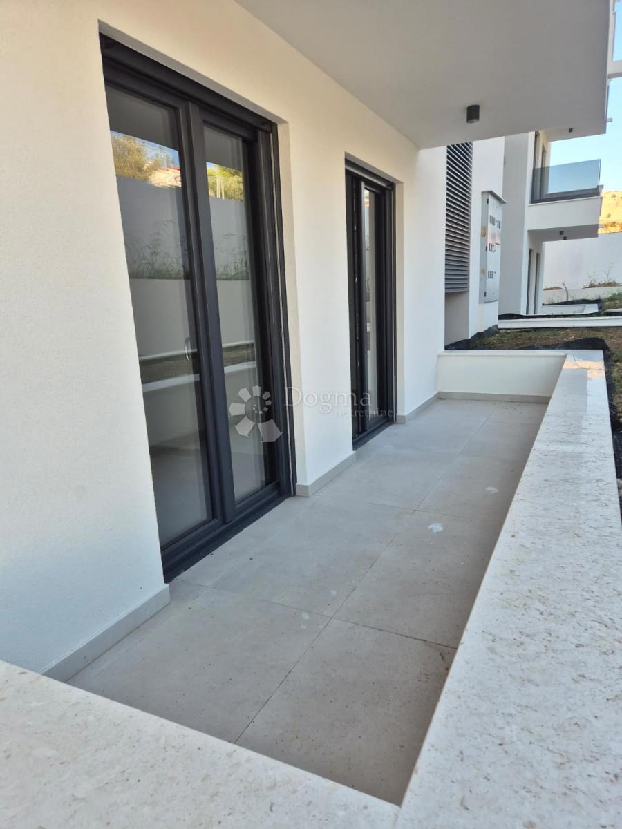 Stanovanje Okrug Gornji, Okrug, 94,03m2 