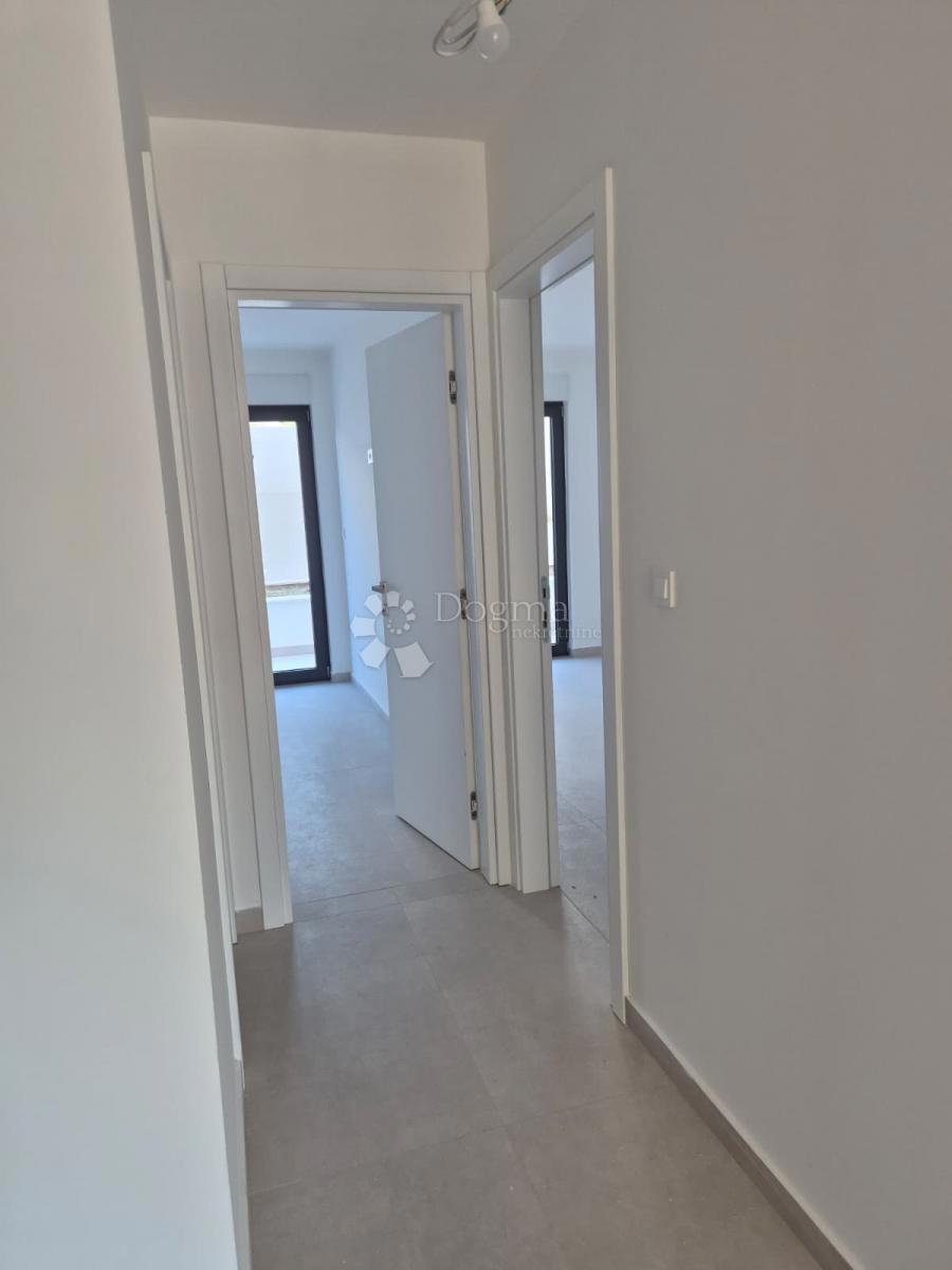 Stanovanje Okrug Gornji, Okrug, 94,03m2 