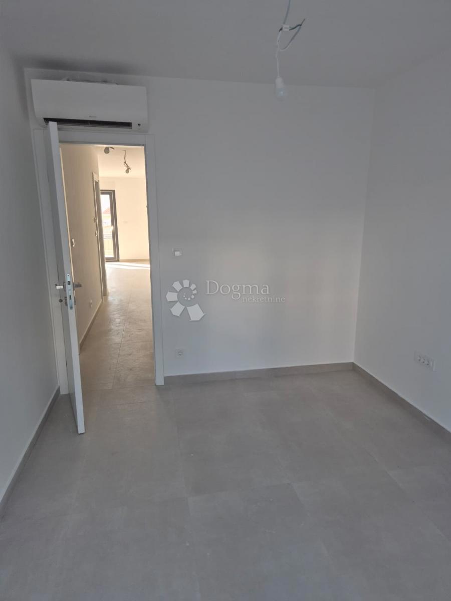 Stanovanje Okrug Gornji, Okrug, 94,03m2 