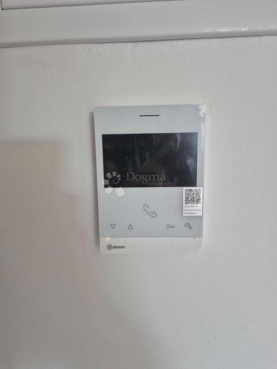 Stanovanje Okrug Gornji, Okrug, 94,03m2 