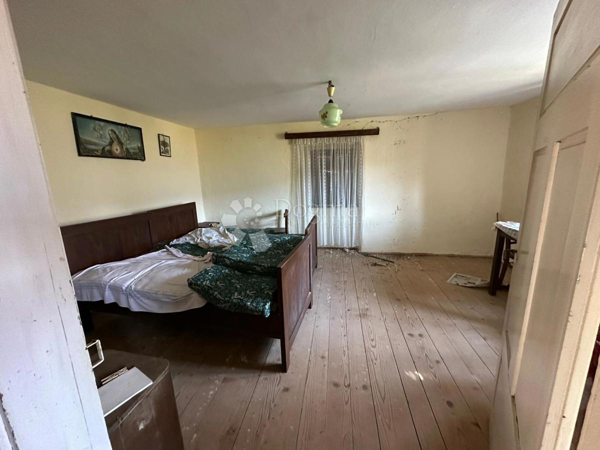 Hiša Švica, Otočac, 900m2