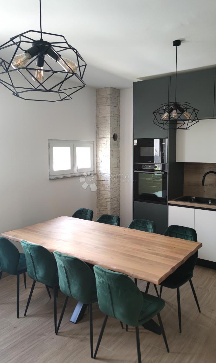 Hiša Seline, Starigrad, 335,58m2