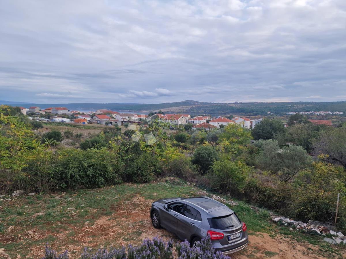 Posedarje – hiša s pogledom na morje in velikim potencialom